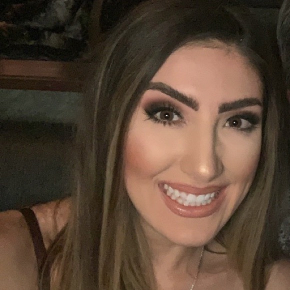 Meet your Posher, Emily - Picture 1 of 1